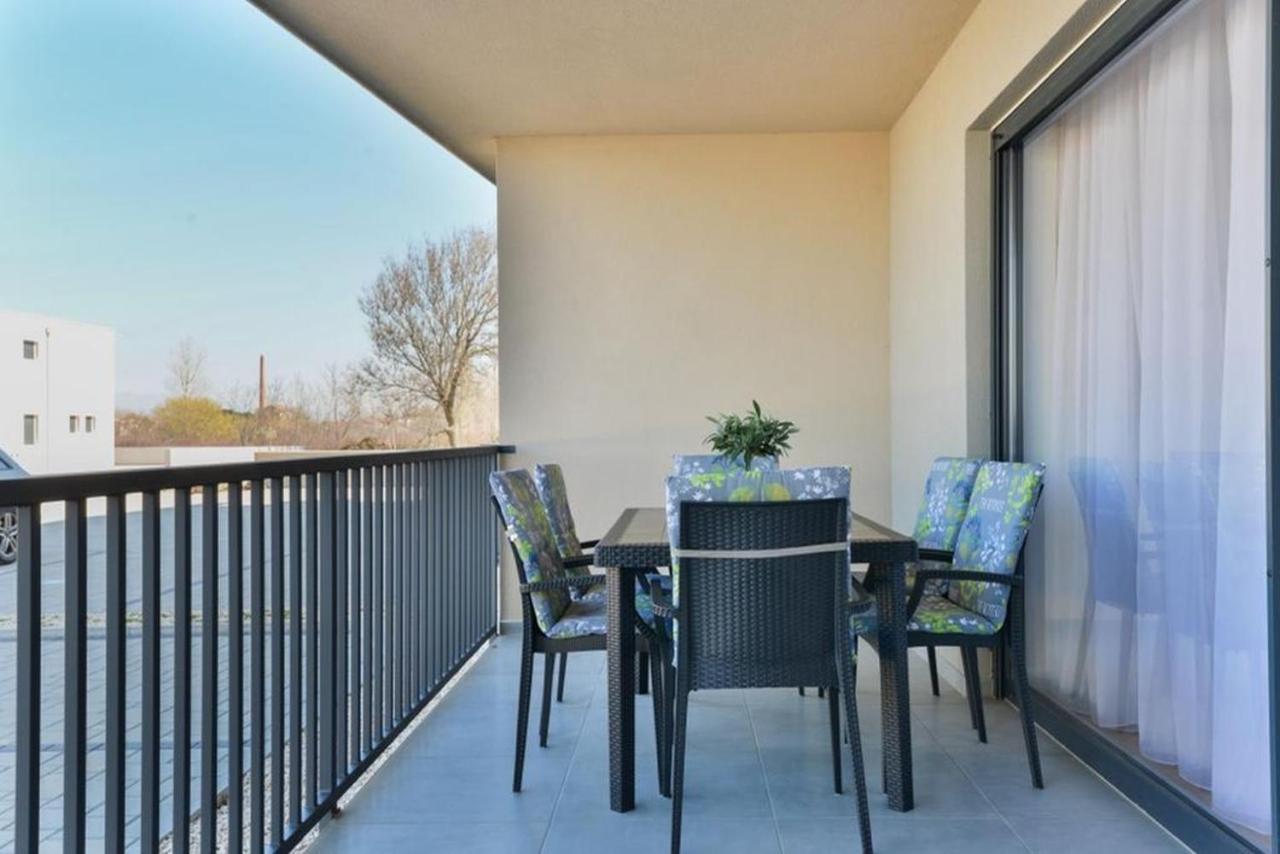 New Modern Apt. Deluxe 50m From The *